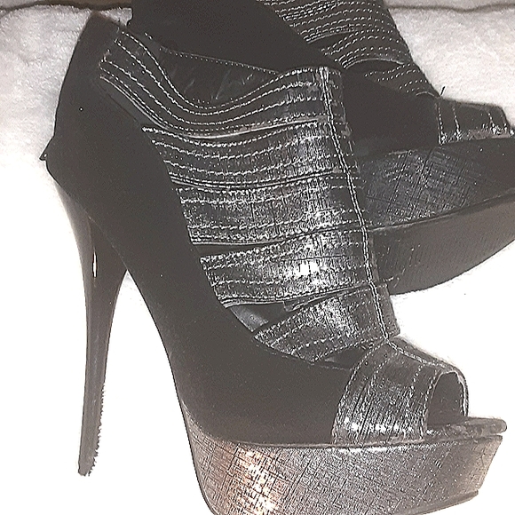 Beautiful Cupid high heels - Picture 2 of 4